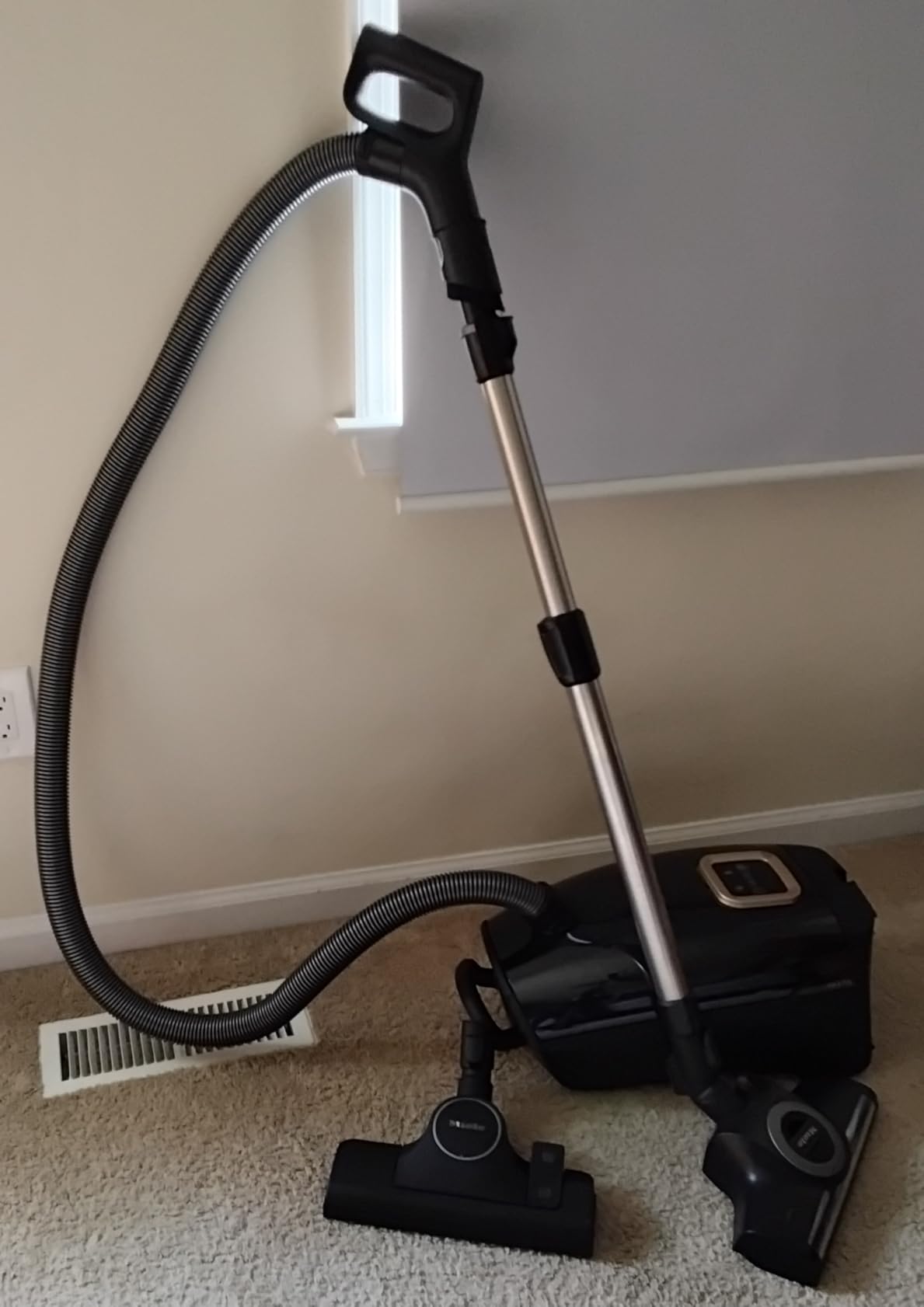 Miele Guard L1 Cat & Dog Bagged Canister Vacuum for Pet Owners, Obsidian Black/Rose Gold customer photo 2