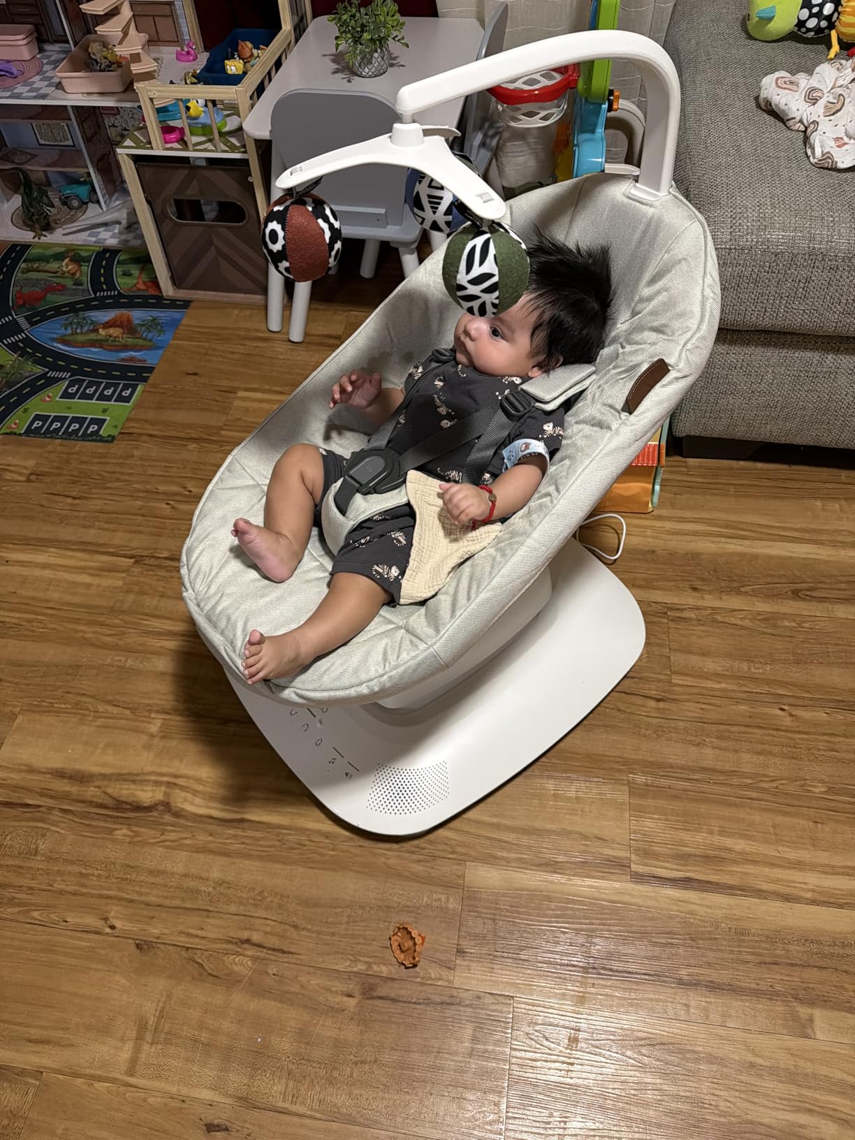 UPPAbaby Mamaroo Smart Swing - Customizable Soothing Modes with MotionSync Technology - Infant Recline + Bluetooth Enabled - Included Newborn Insert - Jake (Charcoal Mélange) customer photo 1