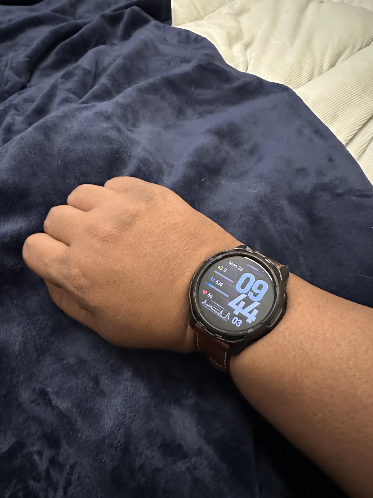 Garmin Venu 4, 41mm, Advanced Health and Fitness GPS Smartwatch, Bright and Colorful Display, Built-in Flashlight, 10 Days of Battery Life, Slate with Black Silicone Band customer photo 2