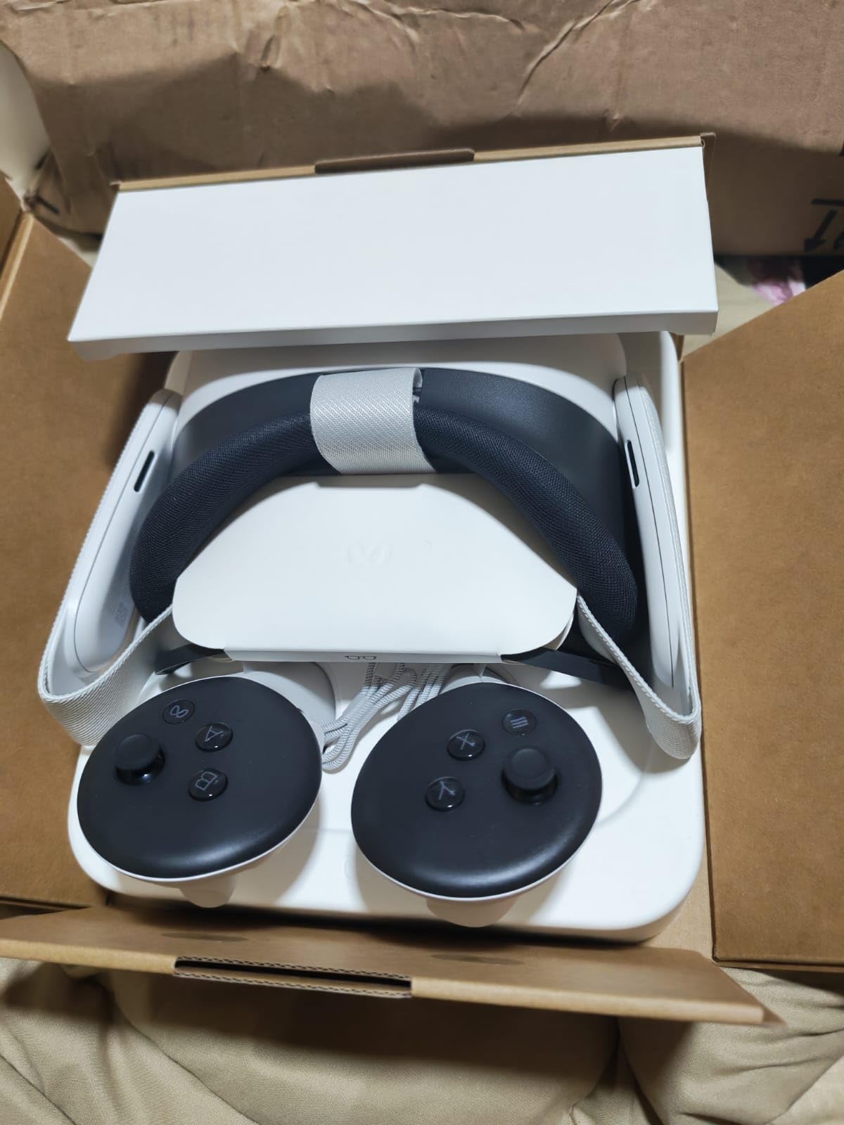 Meta Quest 3S 256GB | VR Without Wires - Gorilla Tag Cardboard Monkenaut Bundle - Amazon Exclusive customer photo 1