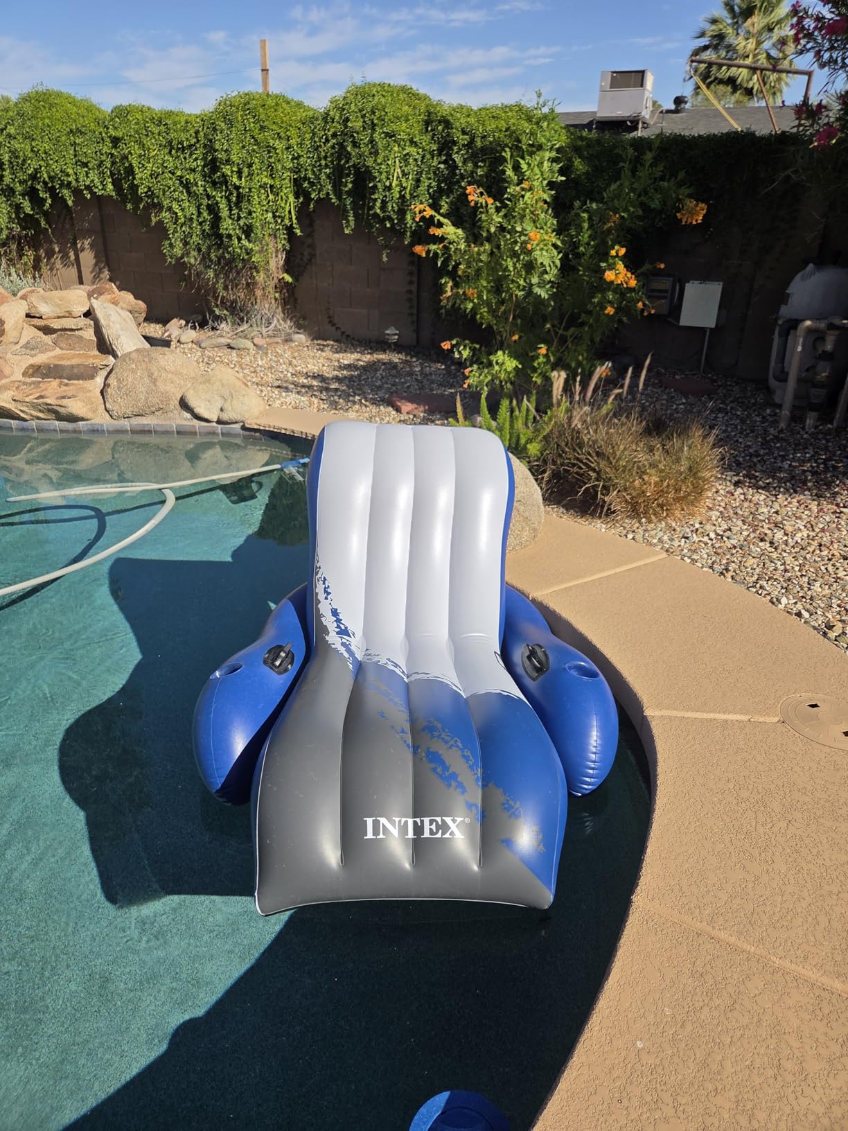 Intex Inflatable Lounge Pool Recliner Lounger Chair with Cup Holders - Heavy-Duty Float Raft for Adults, 220 Lb Capacity Large Floating Tanning Chair customer photo 1