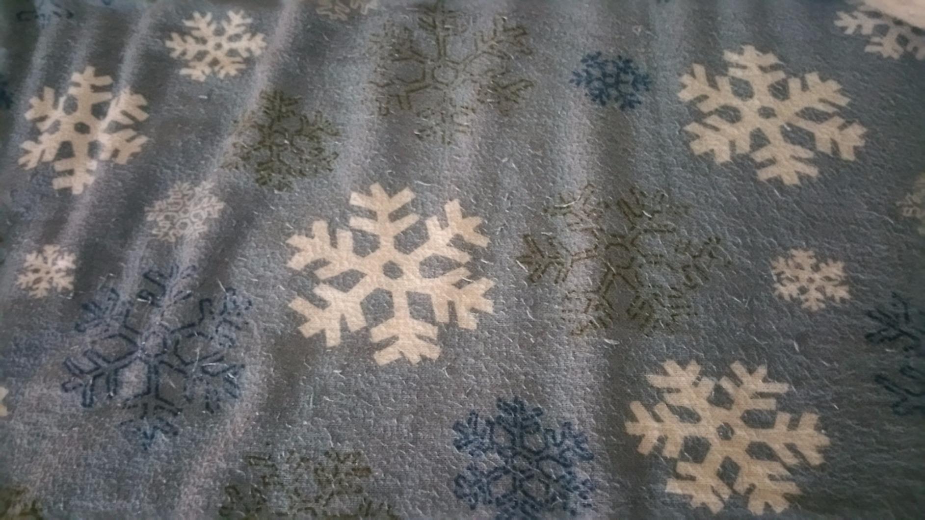 Pointehaven Heavy Weight Flannel Sheet Set, Queen, Snow Flakes - Warm & Cozy - 100% Cotton Flannel Pre-Shrunk -170 GSM -Deep Pockets -Easy Fit Elastic All Around-Comfy Double Brushed customer photo 2