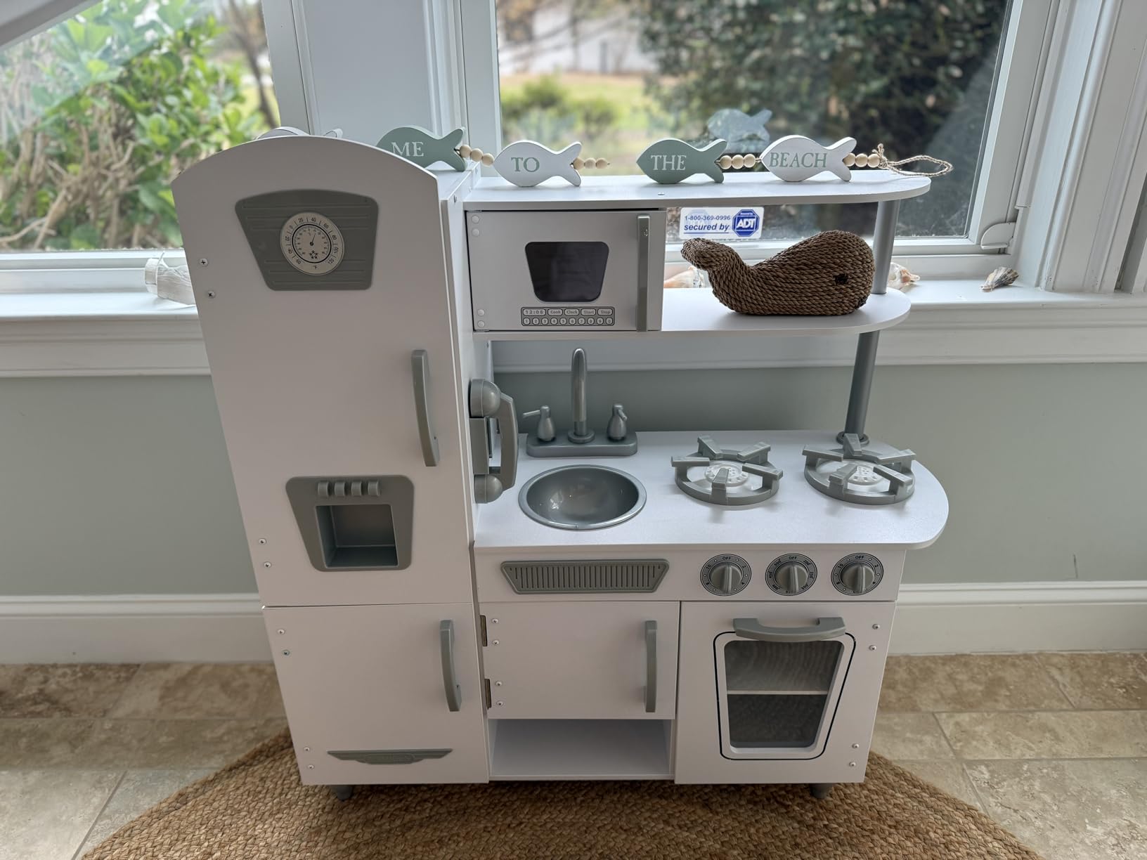 KidKraft Vintage Wooden Play Kitchen with Pretend Ice Maker and Play Phone, White customer photo 2