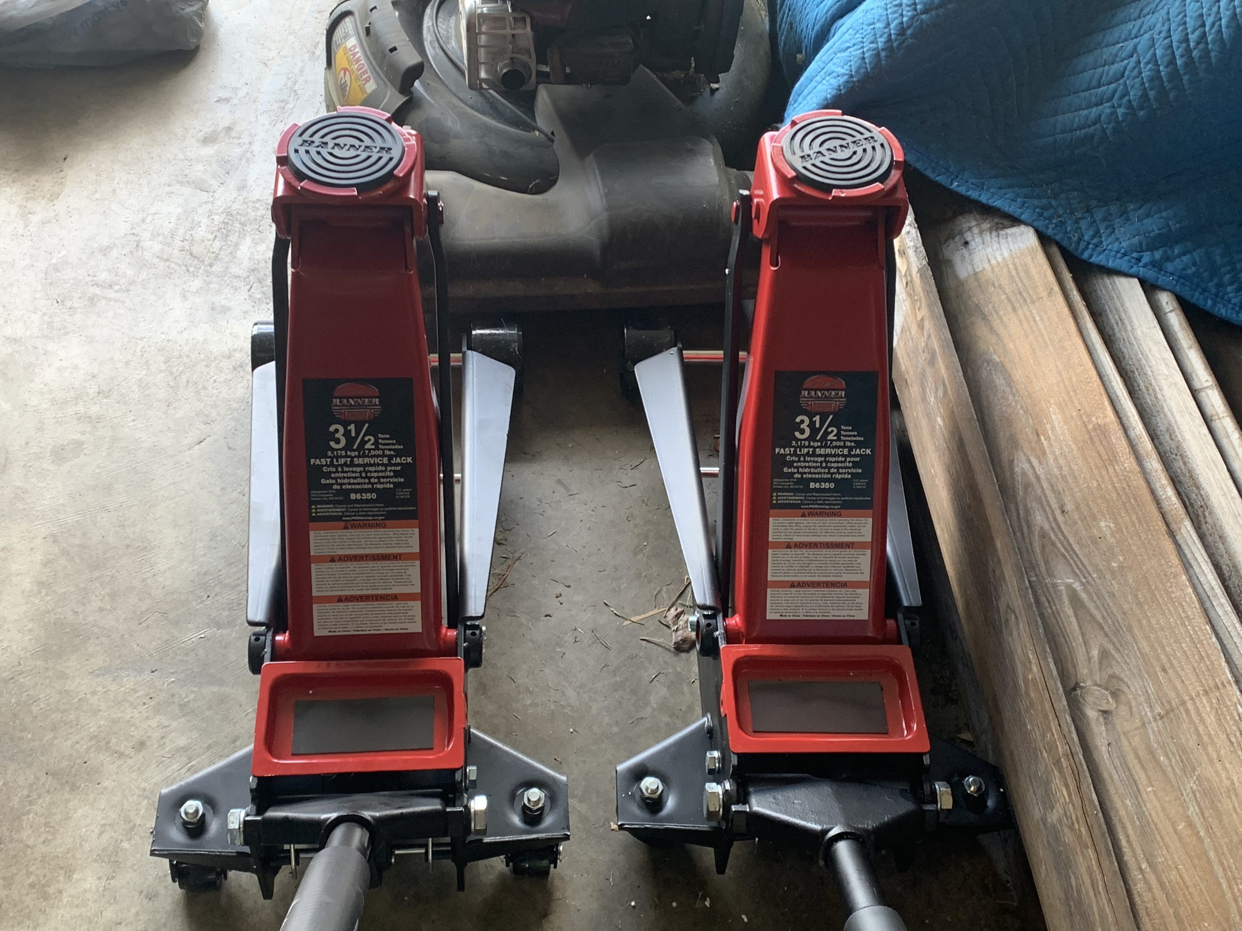 Blackhawk B6350 Black/Red Fast Lift Service Jack - 3.5 Ton Capacity, 28 1/2