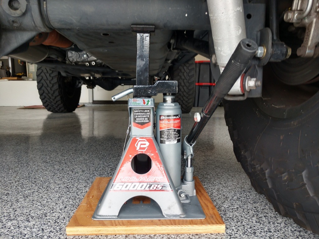 Powerbuilt 3 Ton, Bottle Jack and Jack Stands in One, 6000 Pound Capacity, All-in-One Car Lift, Heavy Duty Vehicle Unijack, Wide Base, 620471 customer photo 2
