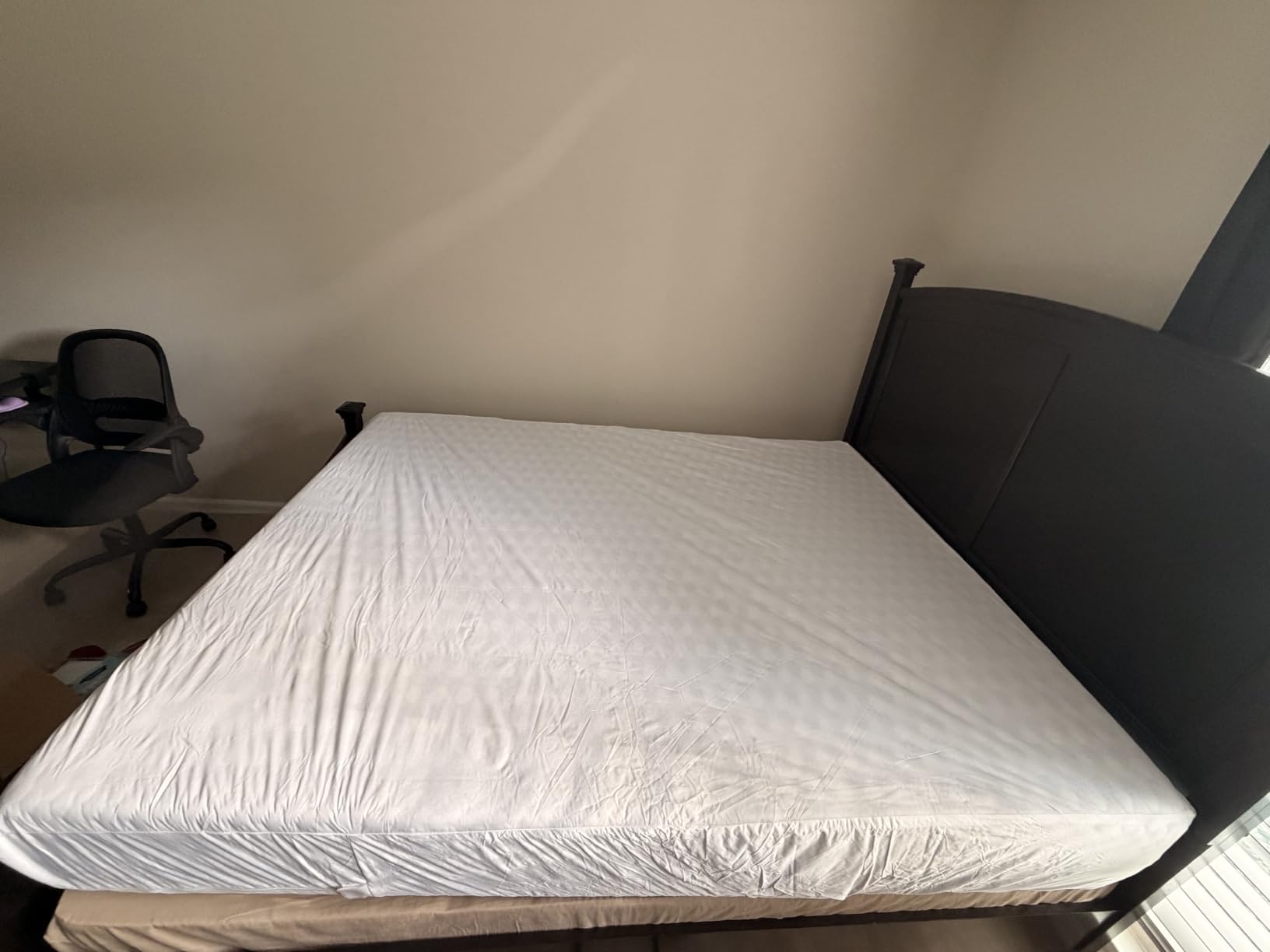 Utopia Bedding Queen Size Mattress Protector Zippered, 100% Waterproof | Bed Bug and Dust Mite Proof Mattress Encasement, Absorbent 6 Sided Mattress Cover fits upto 15