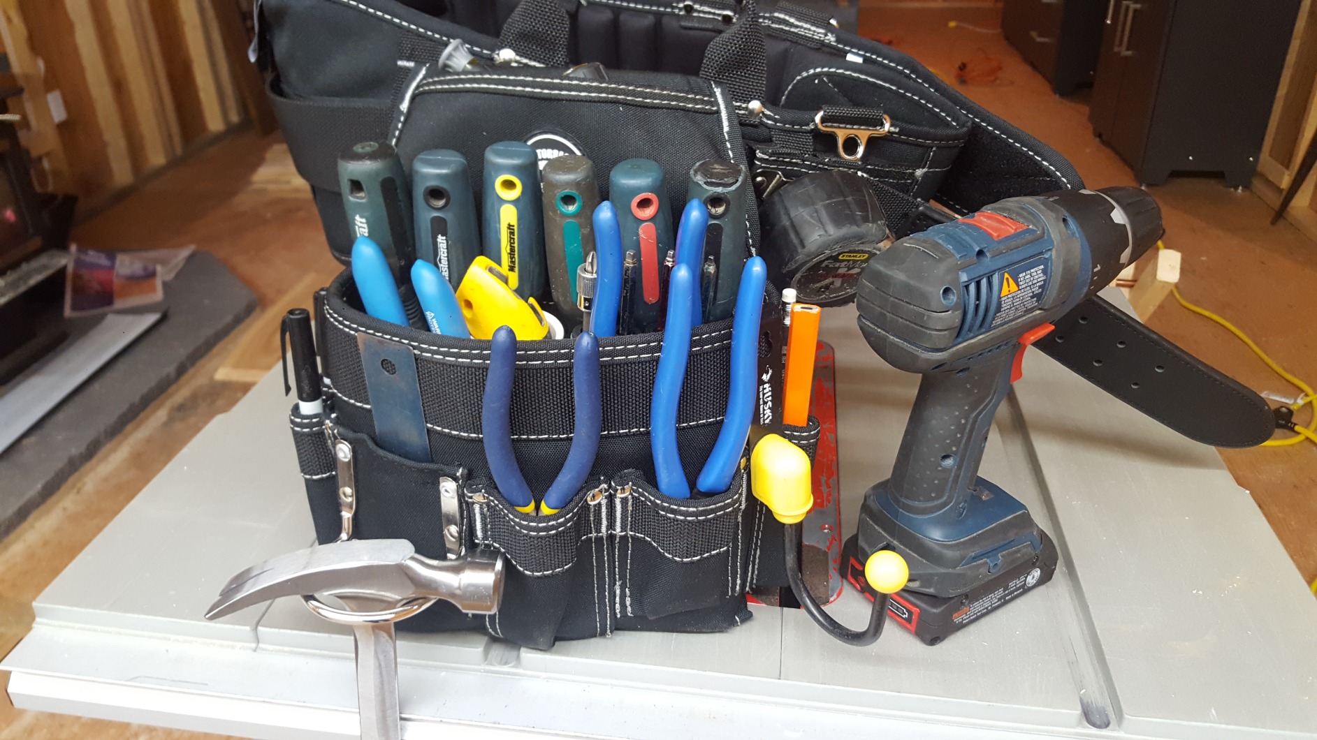 Gatorback B240 Professional Electrician Tool Belt Combo, Medium | Patented Ventilated Back Support System With Memory Foam, 27 Pockets & Slots customer photo 1