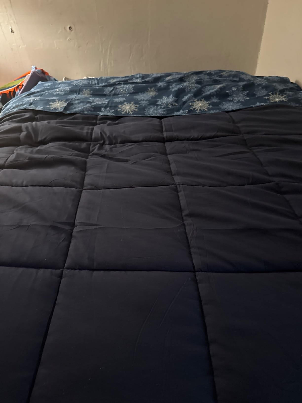 Pointehaven Flannel Deep Pocket Set with Oversized Flat Sheet, Queen, Snow Flakes Navy customer photo 1