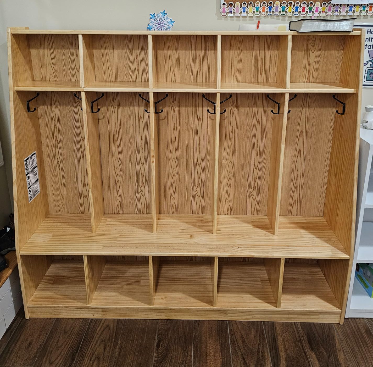 Amazon Basics Coat Locker, 5-Section with Bench, Daycare Classroom Furniture, Backpack Storage, 13