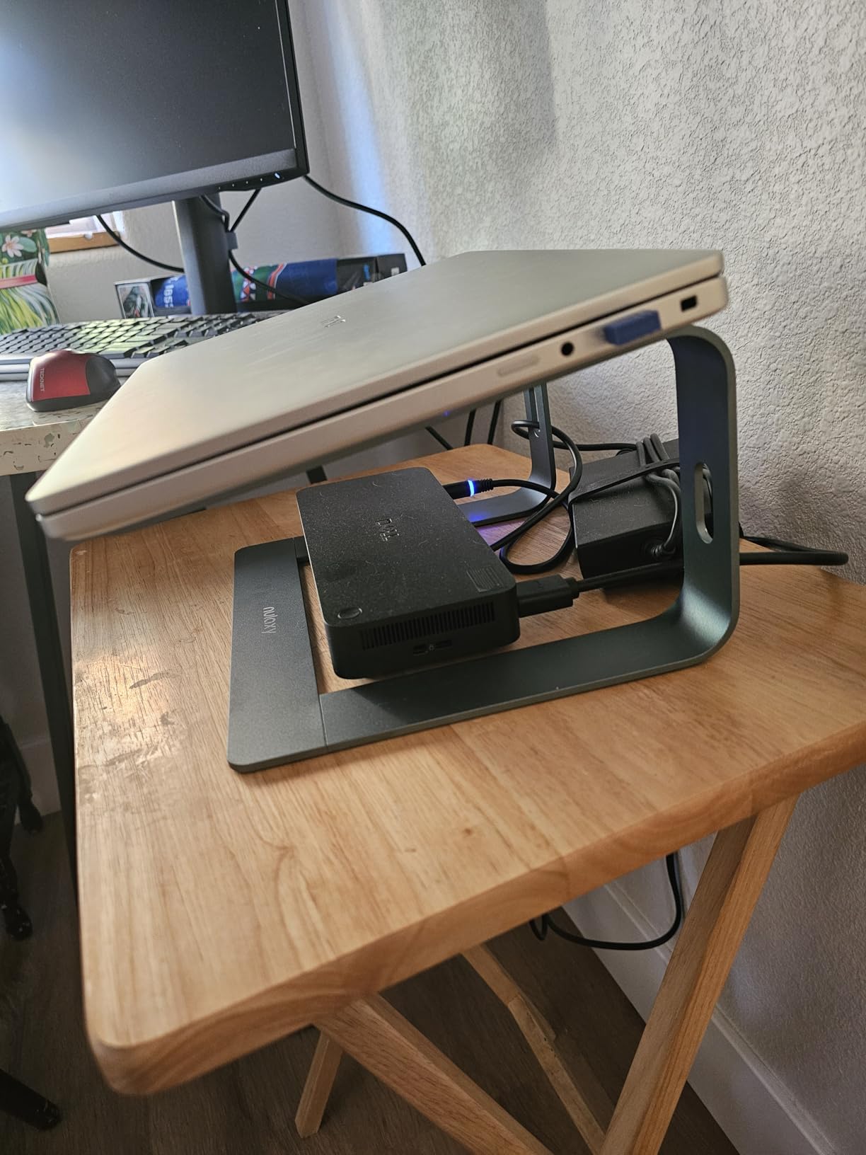 Nulaxy All-Aluminum Laptop Stand for Desk, Ergonomic Detachable Ventilated Cooling Computer Riser, Anti-Slip Design Notebook Holder Compatible with All 10-16