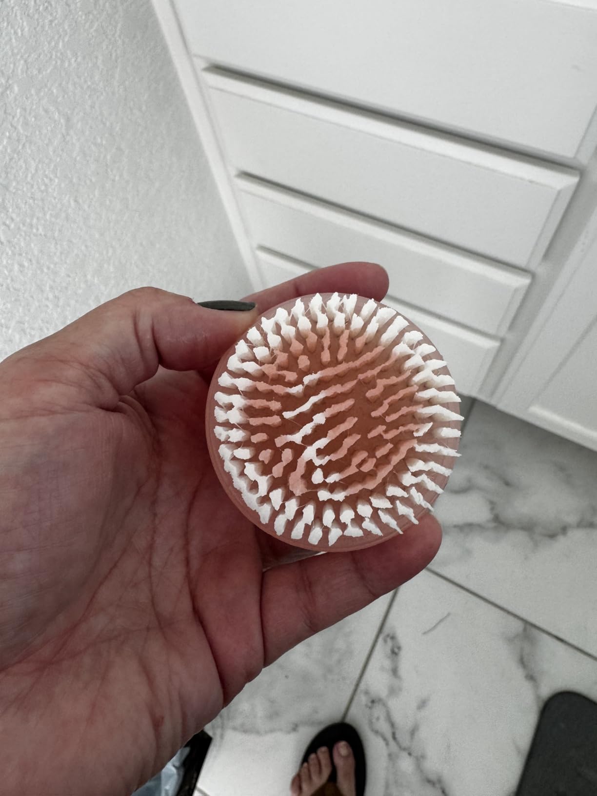 EcoTools Deep Cleansing Facial Brush, Manual Facial Cleansing Brush Exfoliates & Deeply Cleanses, Remove Makeup & Dry Skin, Eco-Friendly Face Brush for Cleansing, Color May Vary, 1 Count customer photo 2