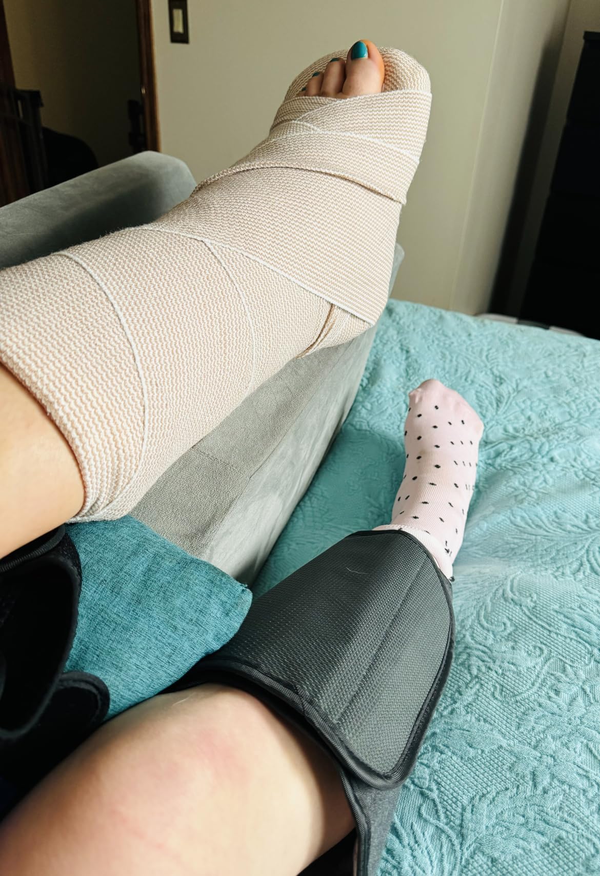 QUINEAR Air Compression Leg Massager for Circulation & Pain Relief, Calf Massagers with 2 Modes & 3 Intensities customer photo 2