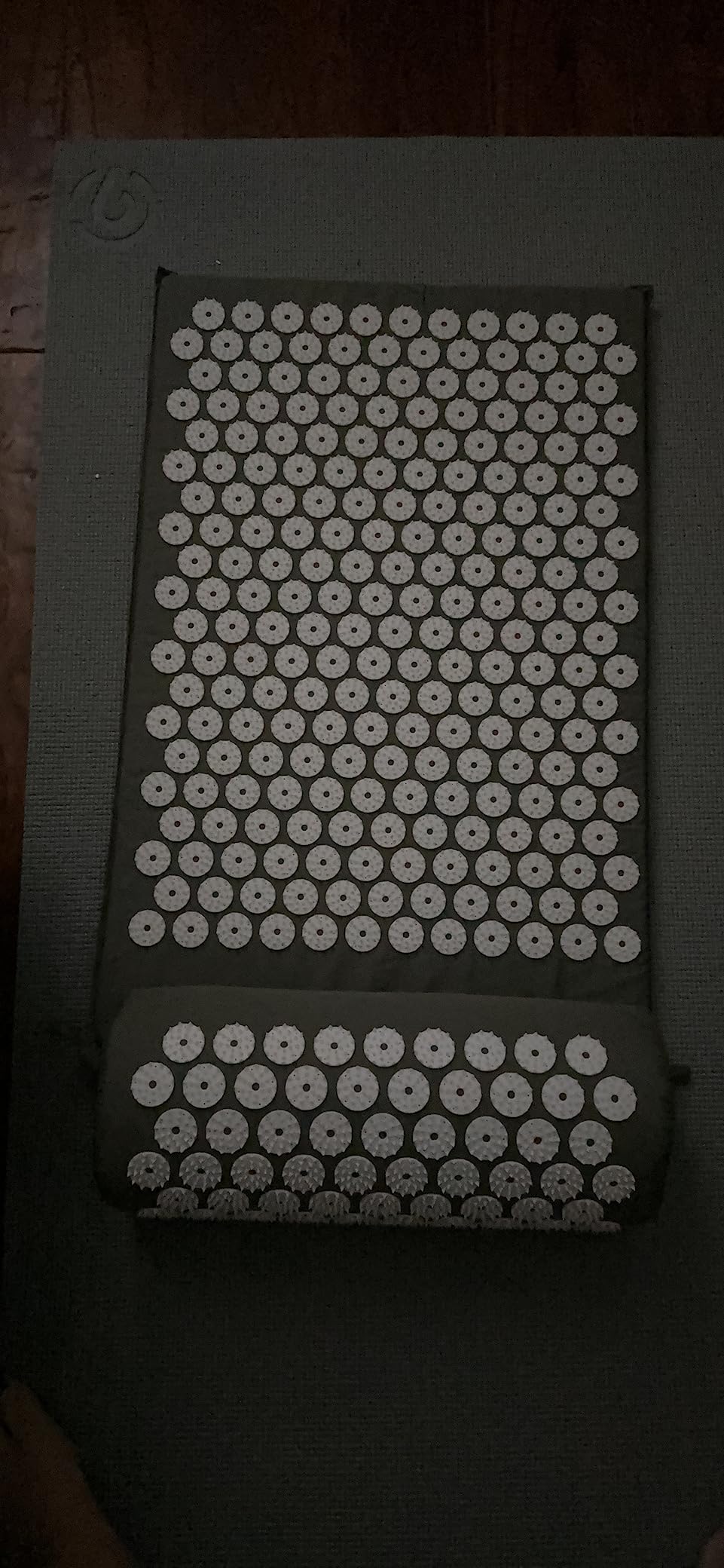 Gaiam Acupressure Mat & Pillow Set, Neck, Shoulder & Back | Acupuncture-Style Stimulation | Neck, Shoulder & Back Tension | Multi-Point Pressure | Home Relaxation Use customer photo 2