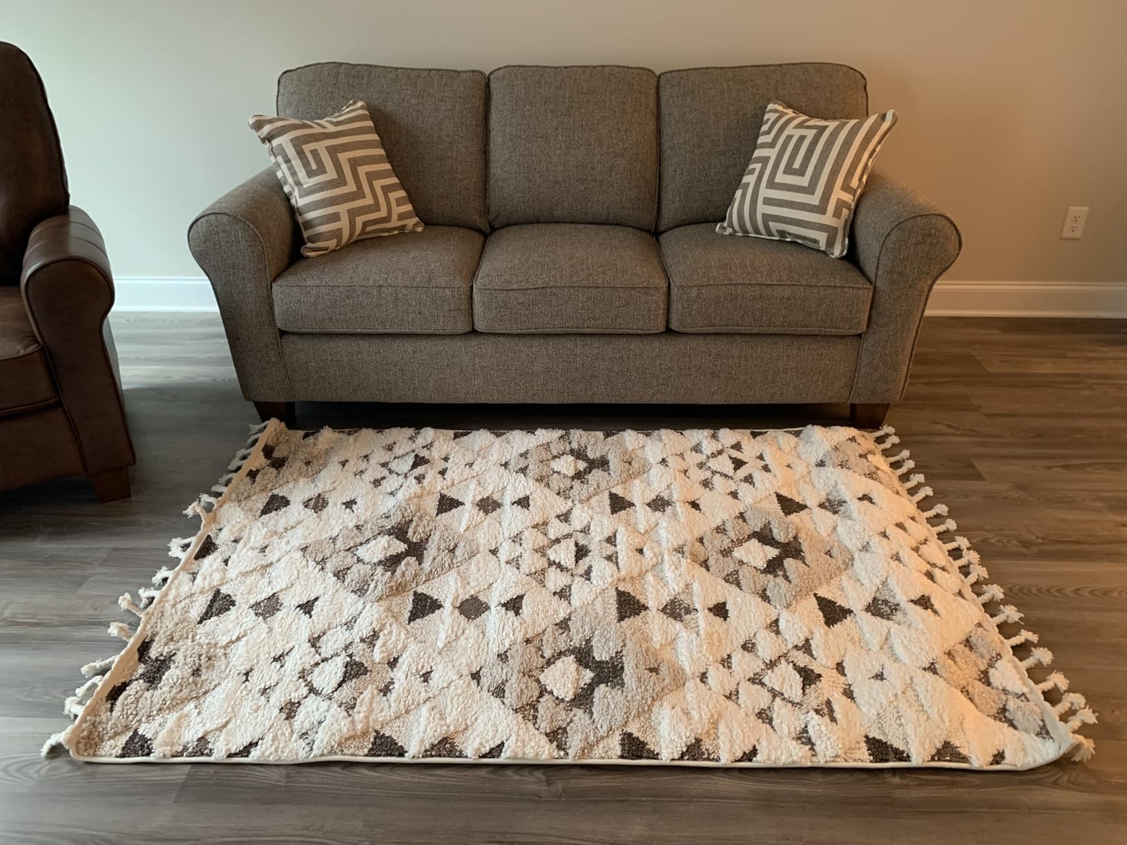 SAFAVIEH Area Rug 8x10 - Moroccan Tassel Shag Collection - Large - Ivory & Brown, Non-Shedding & Easy to Clean, Plush High-Low Texture, Ideal for Living Room, Bedroom, Dining Space (MTS688A) customer photo 1