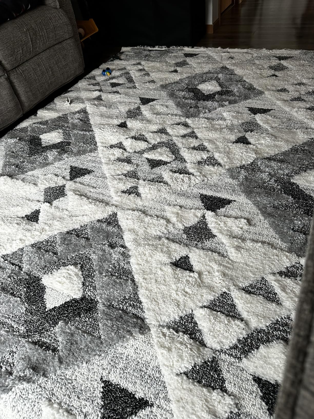 SAFAVIEH Area Rug 8x10 - Moroccan Tassel Shag Collection - Large - Ivory & Brown, Non-Shedding & Easy to Clean, Plush High-Low Texture, Ideal for Living Room, Bedroom, Dining Space (MTS688A) customer photo 2