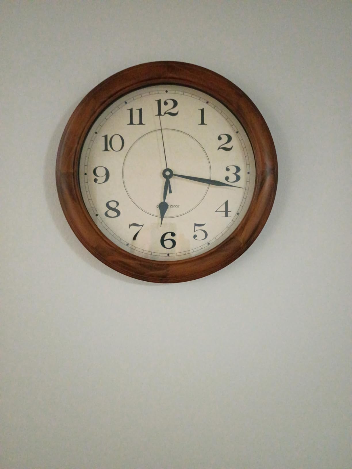 Kesin Wall Clock Wood 14 Inch Silent Wall Clocks Large Decorative Battery Operated Non Ticking Analog Retro Clock for Living Room, Kitchen, Bedroom customer photo 1