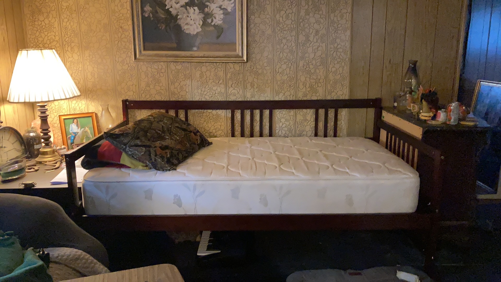 Giantex Twin Daybed Frame, Wooden Sofa Bed Guest Bed with Rails & Wood Slat Support, Dual-use Twin Size Platform Bed Frame for Living Room Bedroom, No Box Spring Needed, White customer photo 1