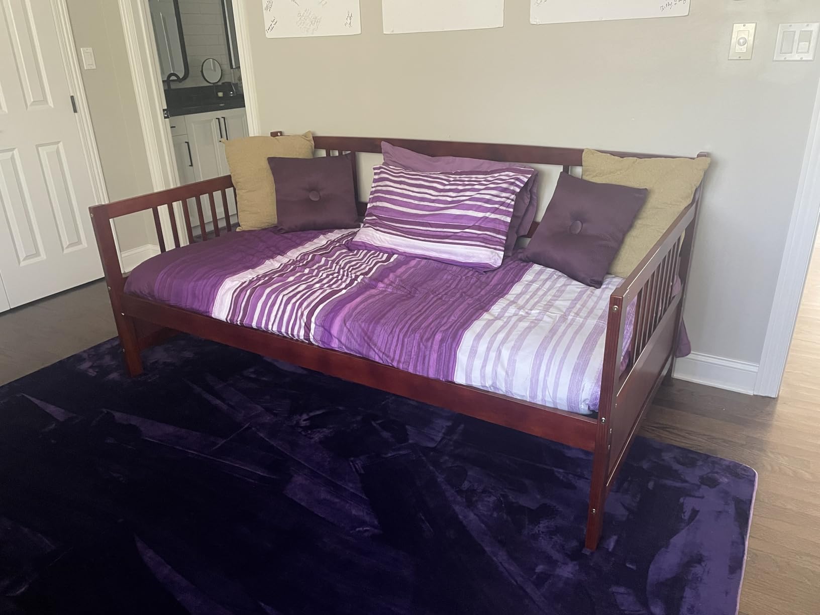 Giantex Twin Daybed Frame, Wooden Sofa Bed Guest Bed with Rails & Wood Slat Support, Dual-use Twin Size Platform Bed Frame for Living Room Bedroom, No Box Spring Needed, White customer photo 2