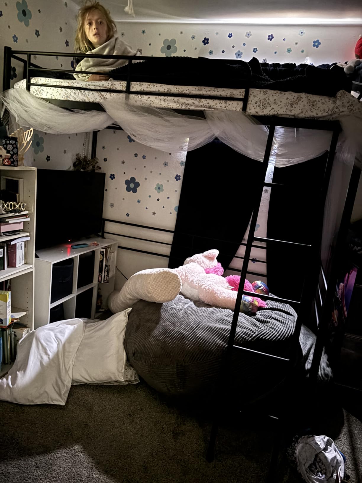 Giantex Twin Size Loft Bed, Metal Loft Bed Frame with Ladder & Safety Guardrail, Space-Saving with Ample Space Underneath, for Teens Junior and Adults, No Box Spring Need, Black customer photo 1
