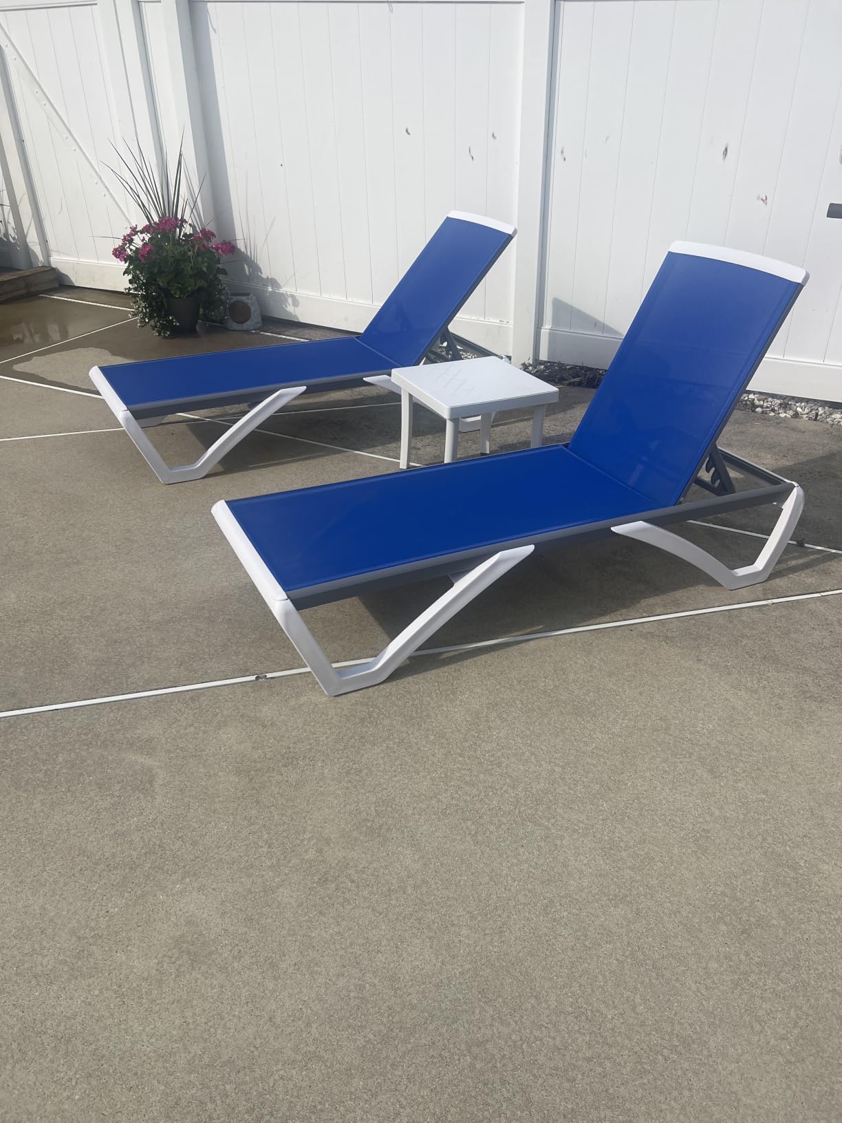 Kozyard Outdoor Chaise Lounge Chair, Fully Flat Adjustable Patio Lounger with Aluminum Frame & Resin Legs, Textilene Fabric for Poolside, Backyard & Beach (Gray) customer photo 1