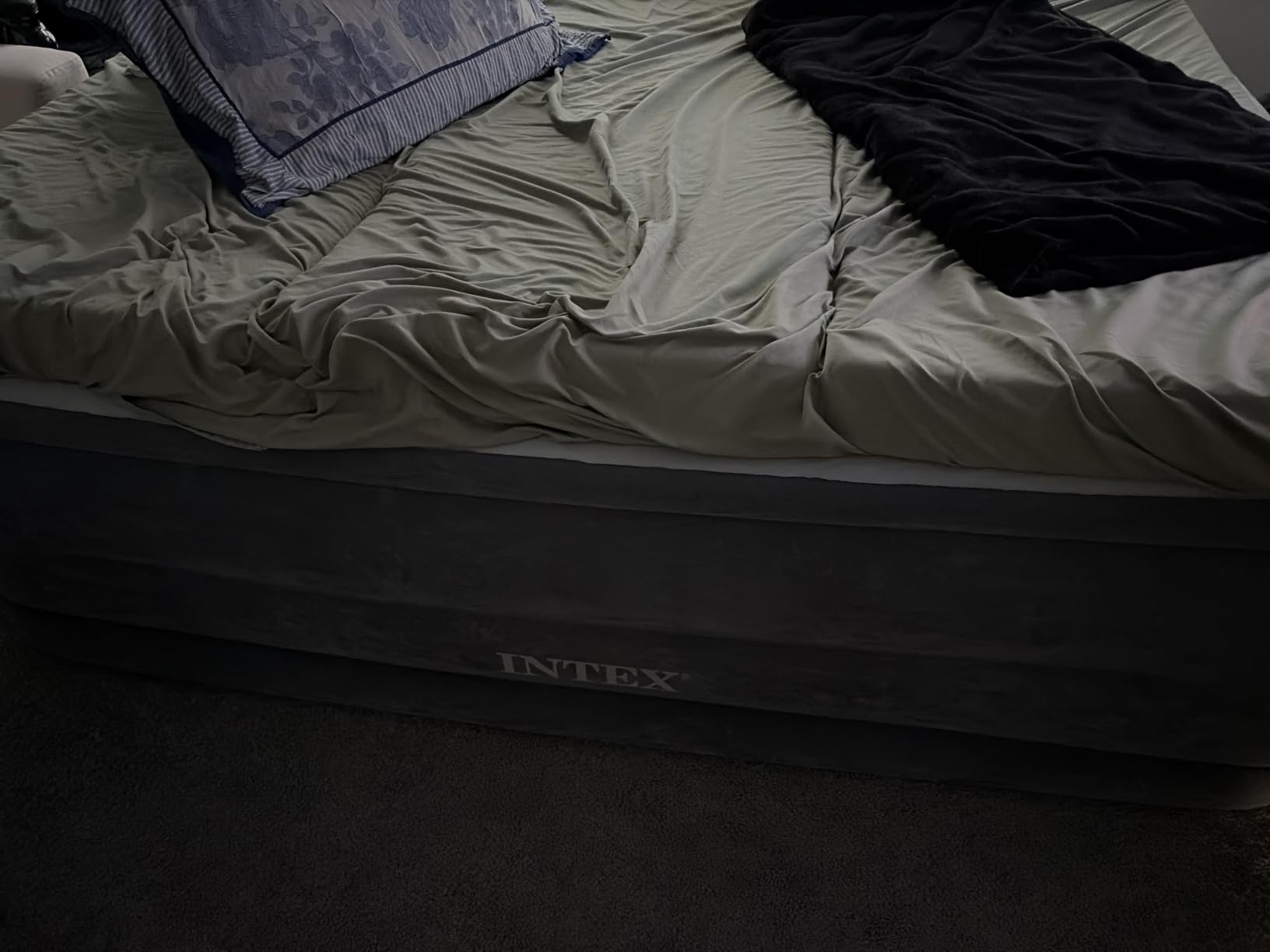 Intex 64417ED 22in Queen Dura-Beam Comfort Plush High-Rise Inflatable Air Mattress with Built in Pump for Travel and Camping, 600lb Weight Capacity customer photo 2