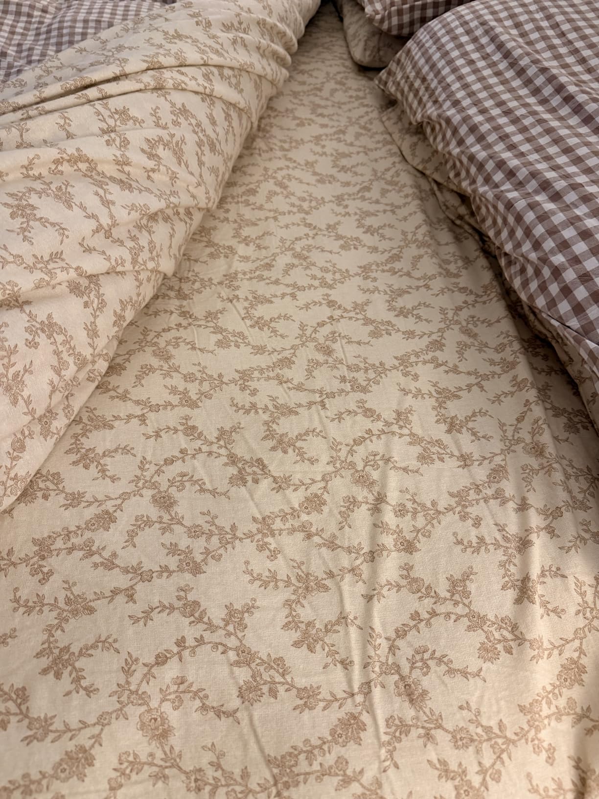 Laura Ashley - Flannel Sheets Queen Size, Anti-Pilling & Wrinkle Resistant Cotton, Touchably Soft for All-Season Comfort - Bed Sheets with Matching Pillowcases & Fitted Sheet (Fawna Grey) customer photo 2