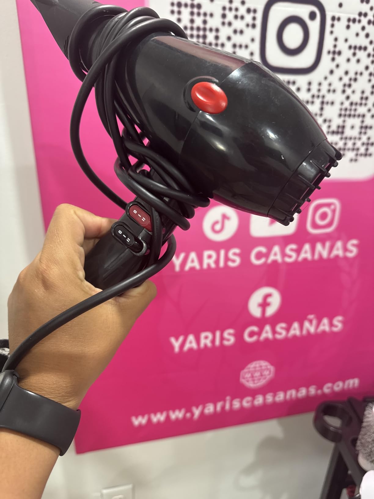 JOHN Hair Blow Dryer, Professional Salon Ionic 2200W, Blast Turbo 6900, Black | Salon Look Everyday | Fast Drying | More Shiny Less Frizz | 12 Month Warranty customer photo 1