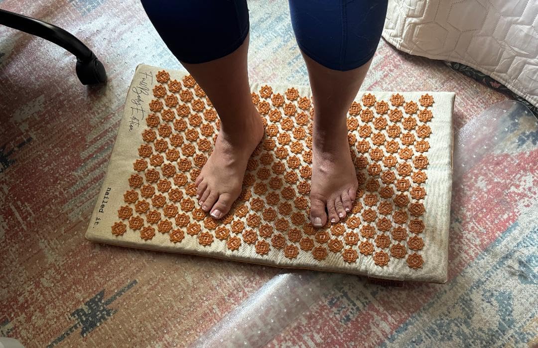 Glanzstuck Berlin Acupressure Mat Set Premium, Beginner Suitable, Made of Linen, Neck and Back Pain Relief, with Pillow (Heat Function) & Bag, Sustainable customer photo 1