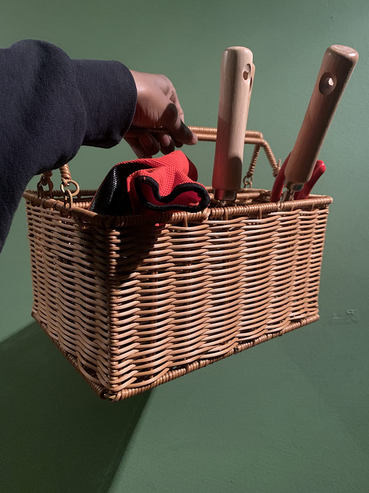SOLIGT Garden Tools Set with Basket, Heavy Duty Stainless Steel Gardening Hand Tool with Wood Handle, Pruning Shears, Gloves - Perfect Gardening Gifts Planting Supplies for Women Men customer photo 1