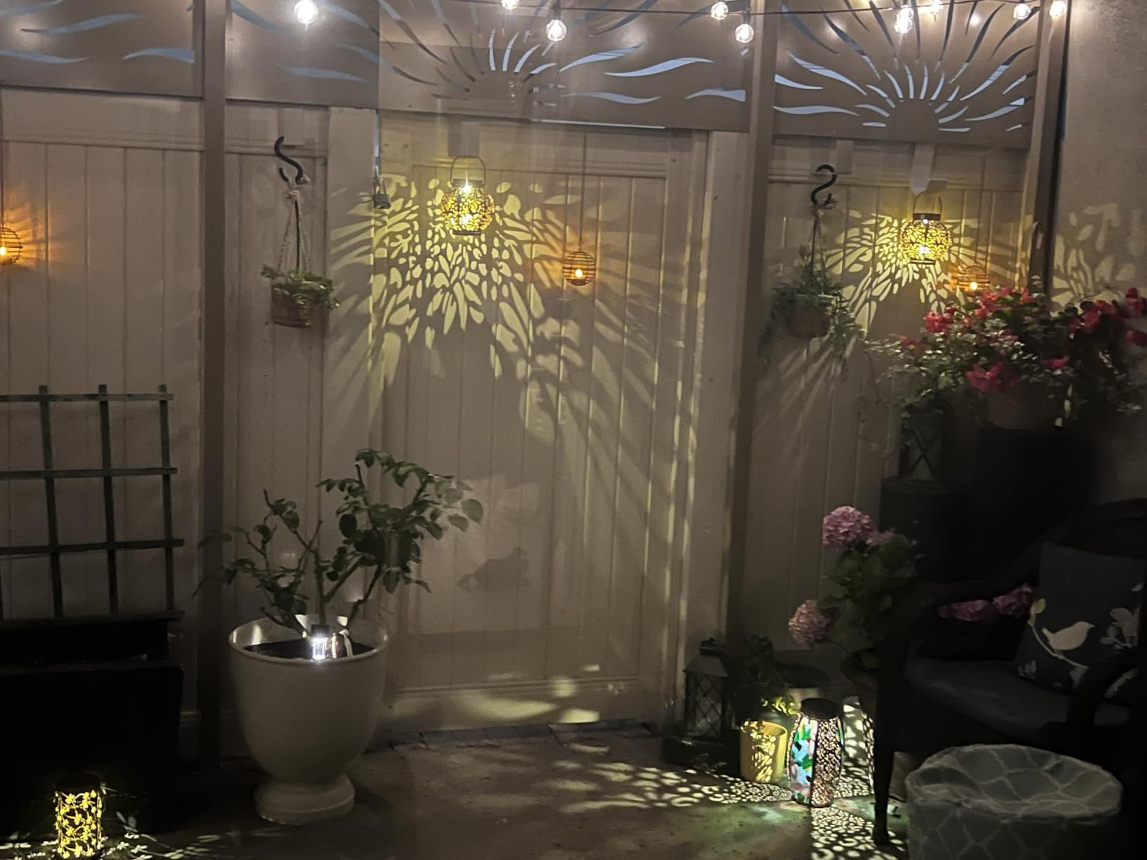 Solar Lanterns Outdoor Hanging, Decorative Solar Powered Lanterns with Flickering Flame Effect for Patio Garden Yard customer photo 1