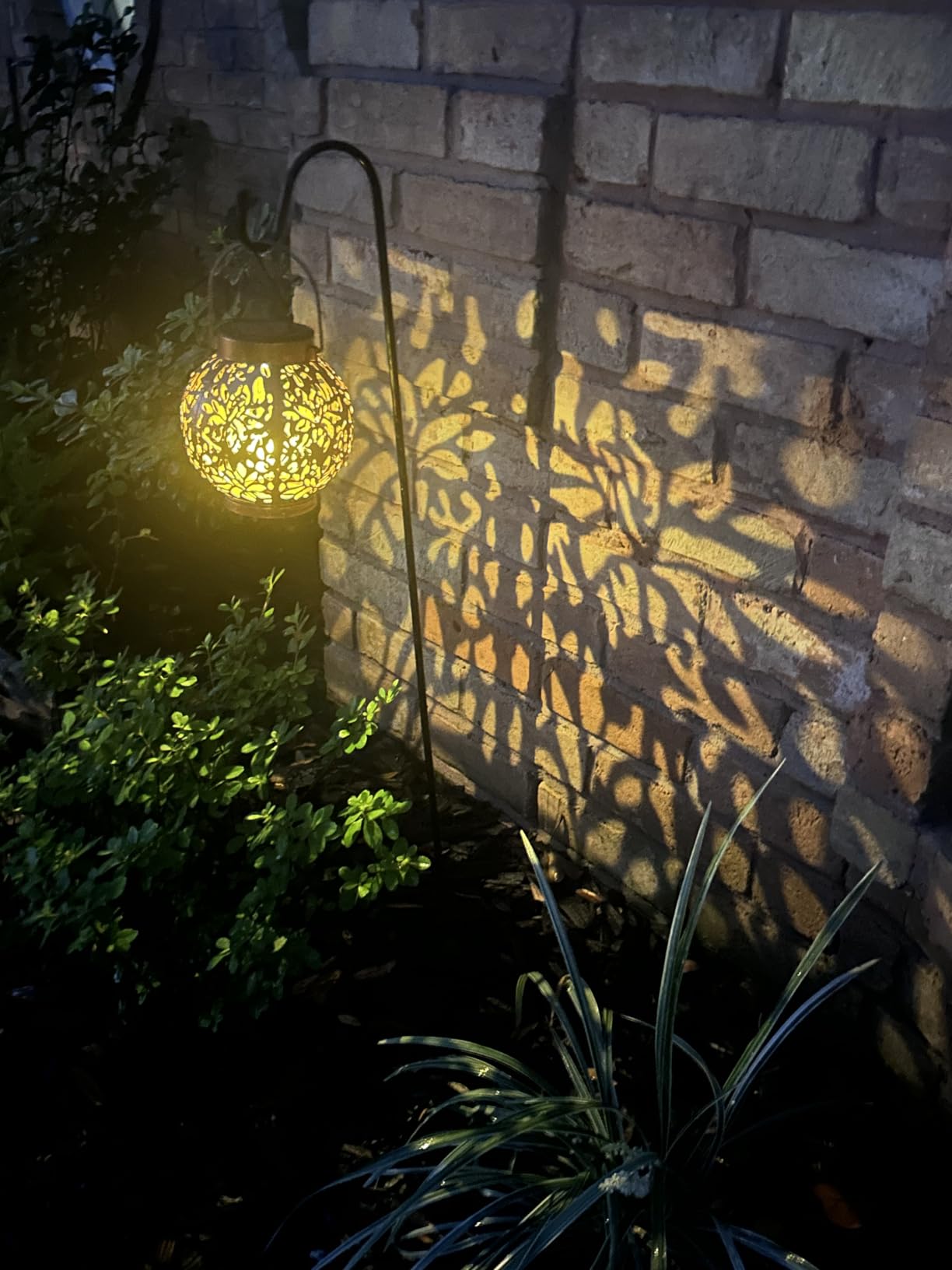 Solar Lanterns Outdoor Hanging, Decorative Solar Powered Lanterns with Flickering Flame Effect for Patio Garden Yard customer photo 2