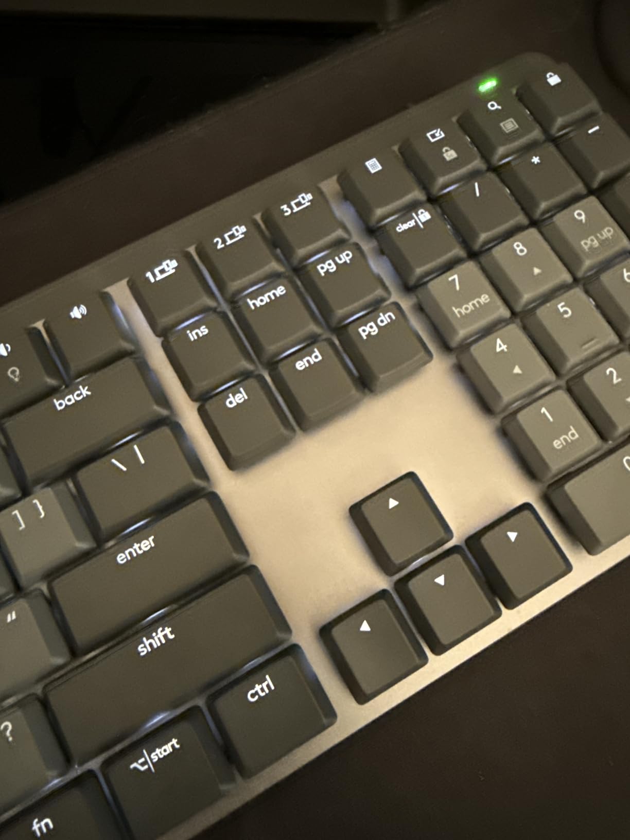 Logitech MX Mechanical Wireless Illuminated Performance Keyboard, Tactile Quiet Switches, Backlit Keys, Bluetooth, USB-C, macOS, Windows, Linux, iOS, Android, Metal, Graphite customer photo 1
