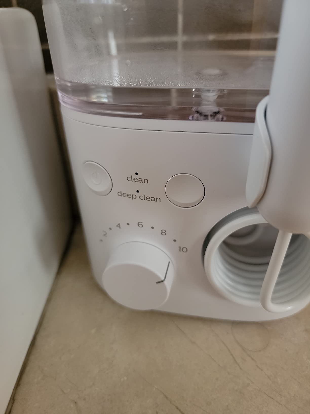 Philips Sonicare Countertop Power Flosser 3000, 2 Nozzles, White | 99% Plaque Removal Below Gumline, Quad Stream Technology, 2 Modes & 10 Intensities, 550ml Reservoir, HX3711/20 customer photo 1