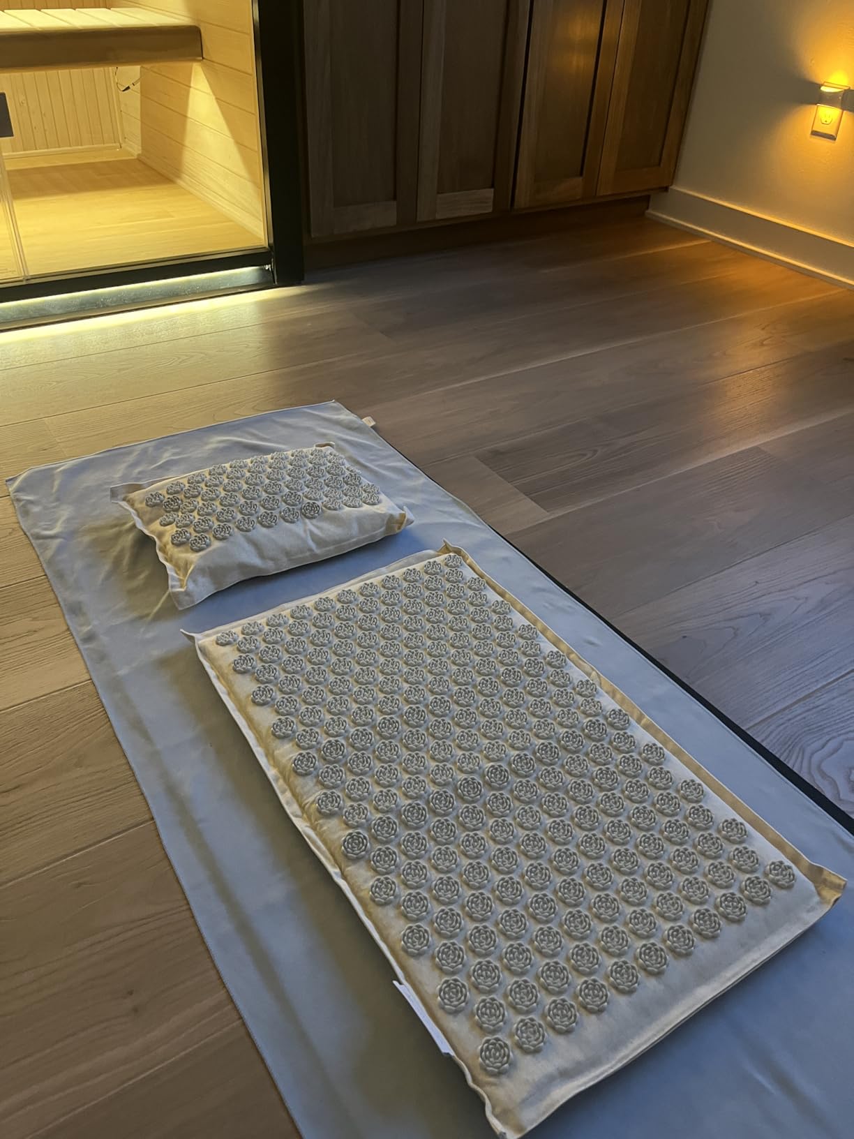 UNMERA Acupressure Mat and Pillow Set, Natural Linen & Coconut Fiber Filling | Back/Neck Pain Relief, Sciatic, Headache and Muscle Relaxation, Comes with Carrying Bag customer photo 2
