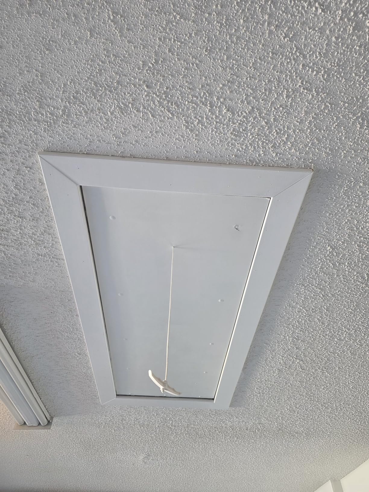 LITE 10-Foot Aluminium Attic Ladder 54