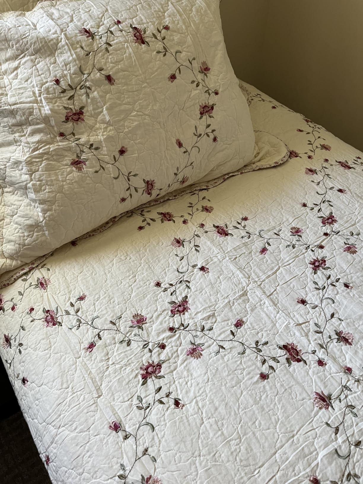 vctops 3-Piece Elegant Floral Embroidered Bedspread Coverlet Set Oversize Queen 100% Cotton Reversible Patchwork with 2 Pillow Shams (Flower B,Oversize Queen) customer photo 1