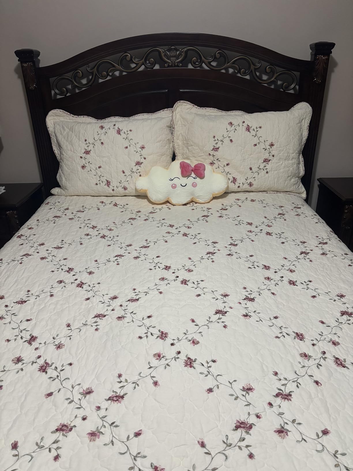 vctops 3-Piece Elegant Floral Embroidered Bedspread Coverlet Set Oversize Queen 100% Cotton Reversible Patchwork with 2 Pillow Shams (Flower B,Oversize Queen) customer photo 2