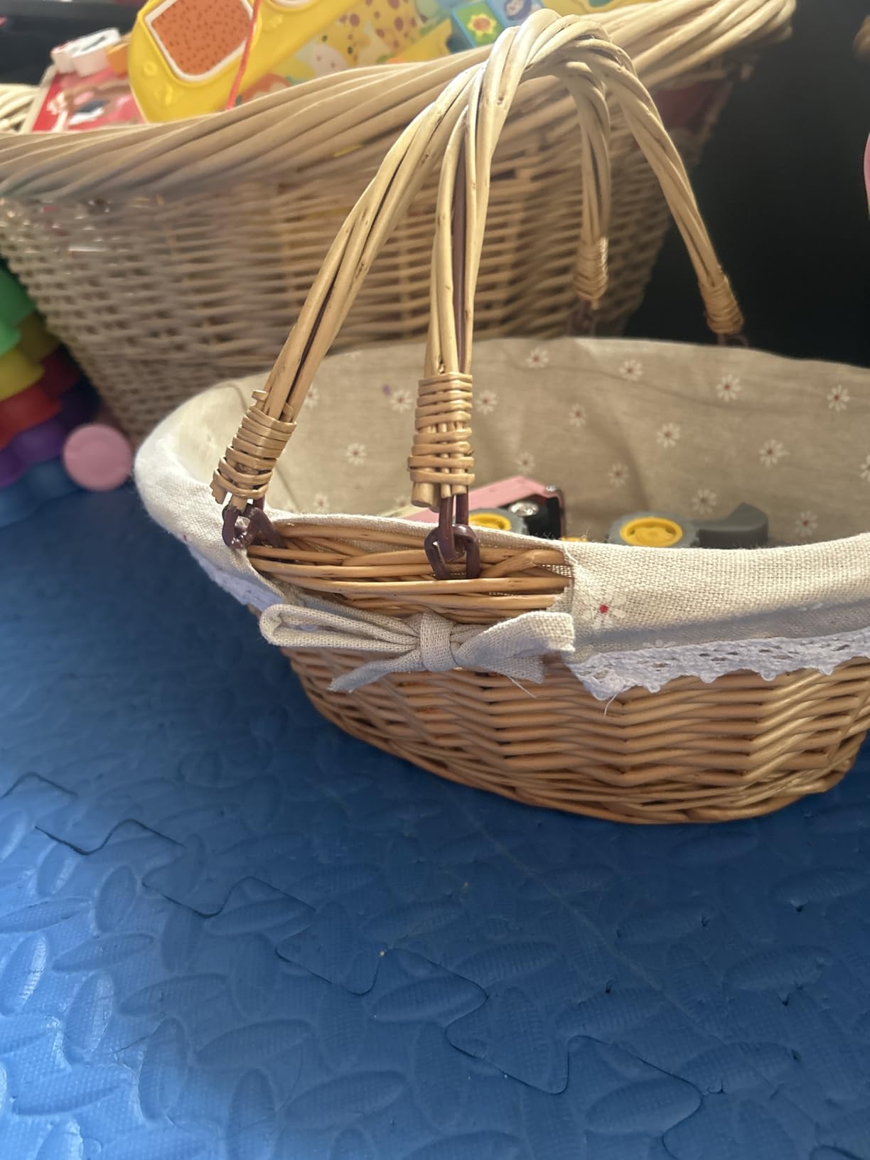Large Multipurpose Wicker Basket with Handle, 14.2 x 11 x 6.7 in Wicker Picnic Basket with Liner, Empty Gift Basket, Oval Willow Woven Basket for Fruit, Wine, Gathering, Wedding, Picnic, by GNIEMCKIN customer photo 1