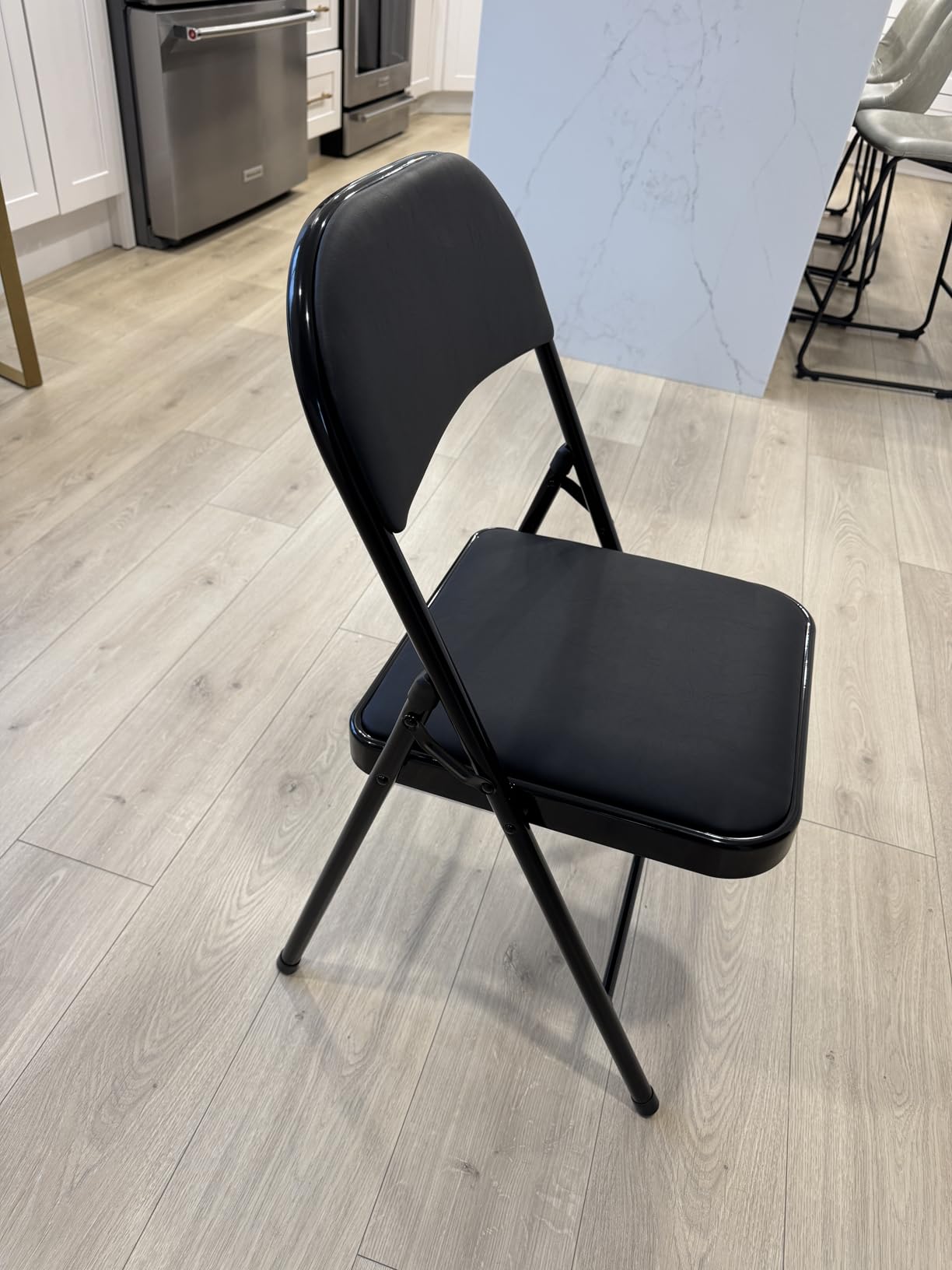 Nazhura 4 Pack Folding Chairs with Padded Vinyl Cushion Chairs with Comfortable Cushion and Durable Steel Frame for Home and Office, for Indoor and Outdoor Events (Black, Vinyl) customer photo 2