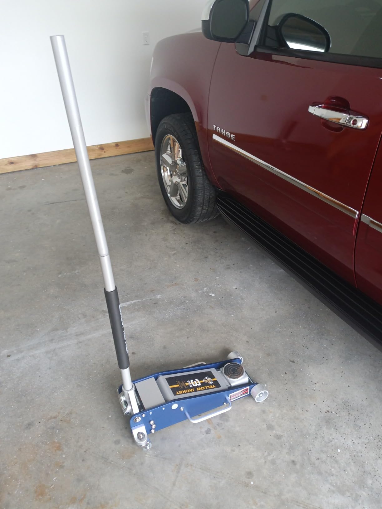 YELLOW JACKET Floor Jack 3 Ton Hydraulic Low Profile Aluminum and Steel Racing Car Jack with Fast Lifting Dual Pump for SUV,Truck, MVP,6600 lbs Capacity customer photo 1