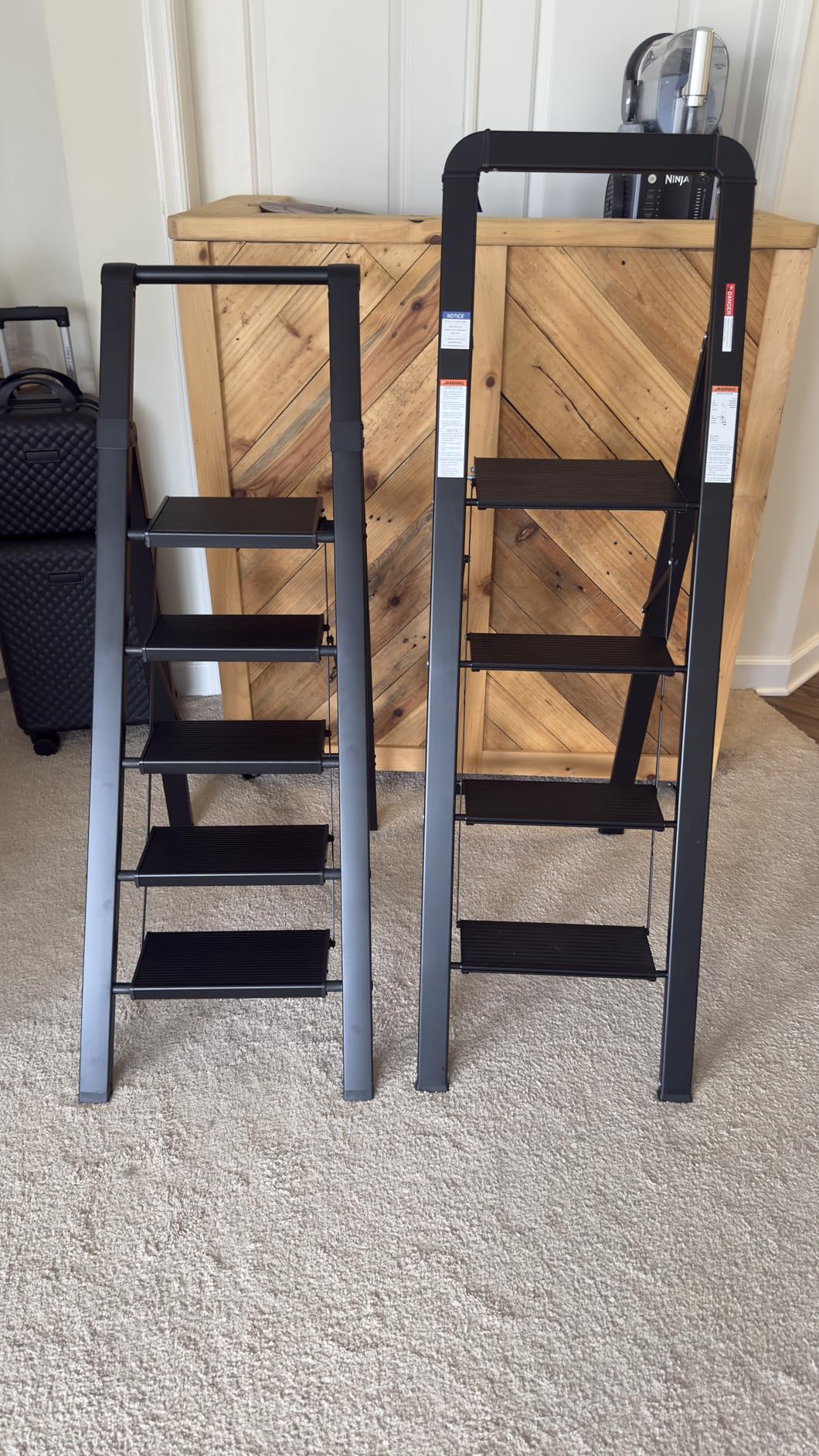KINGRACK Aluminium 4 Step Ladder, Lightweight Step Stool with Non-Slip Pedals, Handrail, Foldable Step Ladder for Kitchen, Garage, Home, Space Saving, Sturdy and Portable, Silver customer photo 2