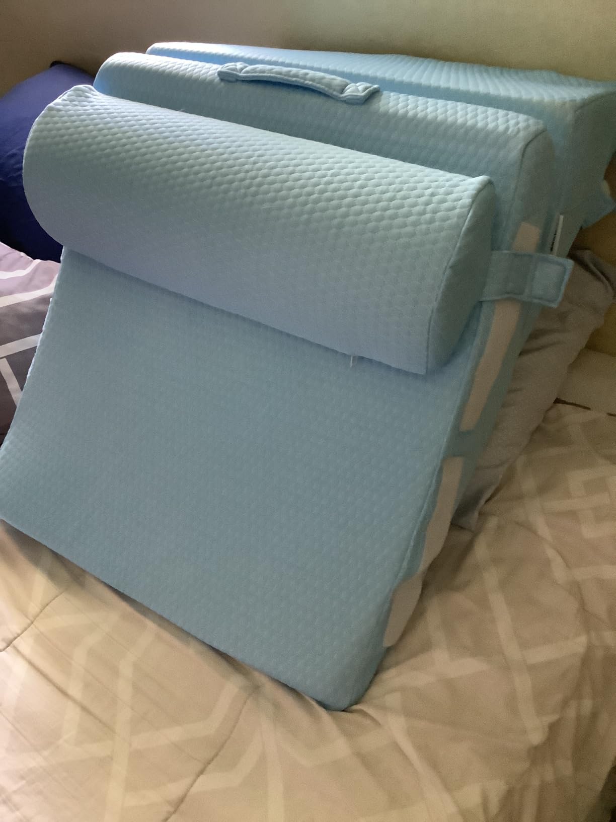 Wedge Pillow Headboard, 3PCS Orthopedic Bed Wedge Pillows Set for After Surgery, Adjustable Pillow Wedge for Acid Reflux&Back Pain Relief, Sleeping, Back Pillow for Bed Sitting Up, White/Grey customer photo 1