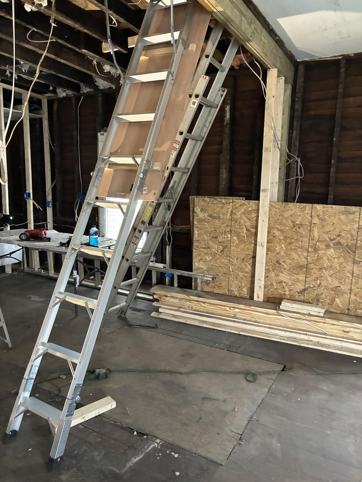 VEVOR Attic Ladder Foldable, 350-pound Capacity, 22.5