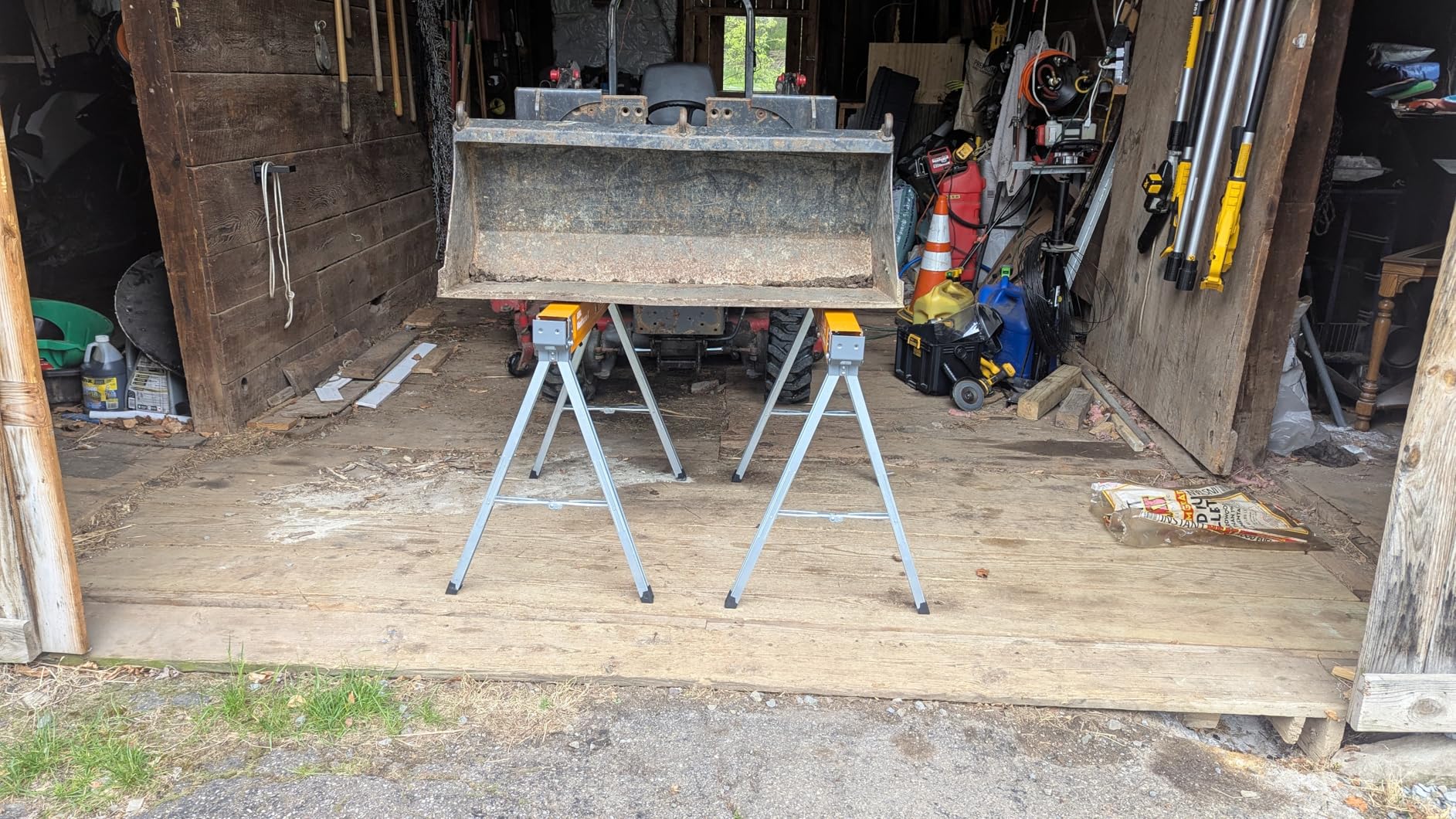 BORA Workhorse Saw Horses 2 pack Folding Heavy Duty Metal Sawhorse with 2x4 Bracket Professional Saw Horse for Woodworking Carpenters Contractors PM-3350T customer photo 1
