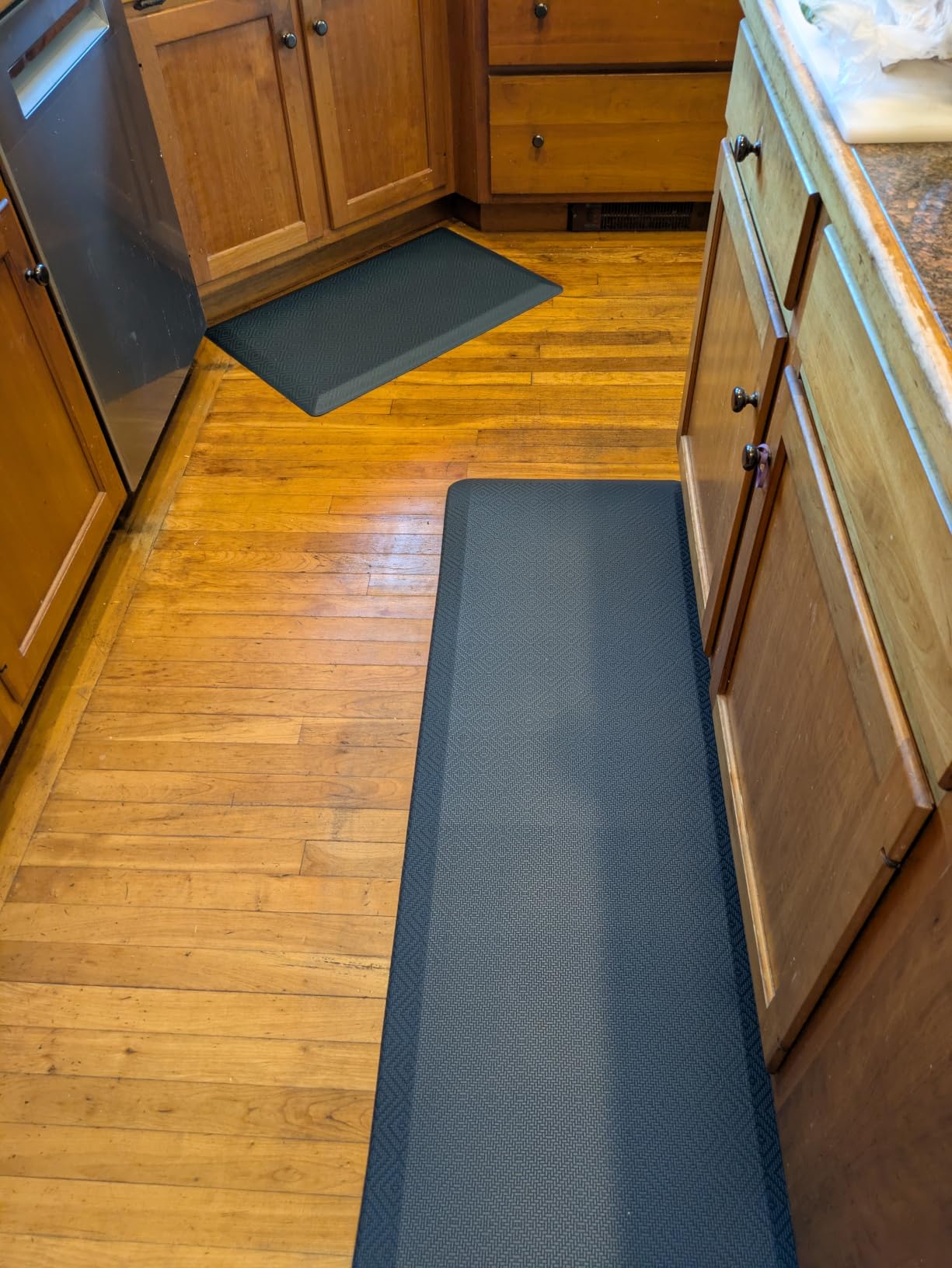 Ophanie Kitchen Mats for Floor,3/4 inch Thick,20x32 Anti Fatigue Cushioned Mat,Kitchen Rugs,Waterproof,Comfort Ergonomic Standing Mat for Office,Home,Sink with 99+ Pairs of Anti-Slip Bottom Ridges customer photo 2