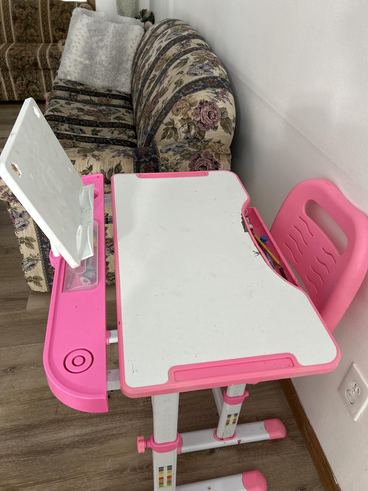 Diroan Kids Functional Desk and Chair Set, Ergonomic Height Adjustable Children School Study Desk with Tilt Desktop, LED Light customer photo 1
