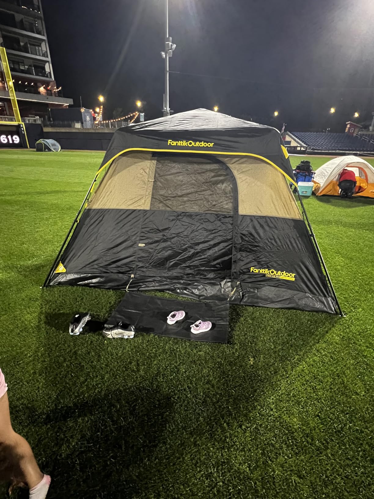 FanttikOutdoor Camping Tent 4/6/8/10 Person Instant Cabin Tent Setup in 60 Seconds with Rainfly & Windproof Portable with Carry Bag for Family Camping & Hiking customer photo 1