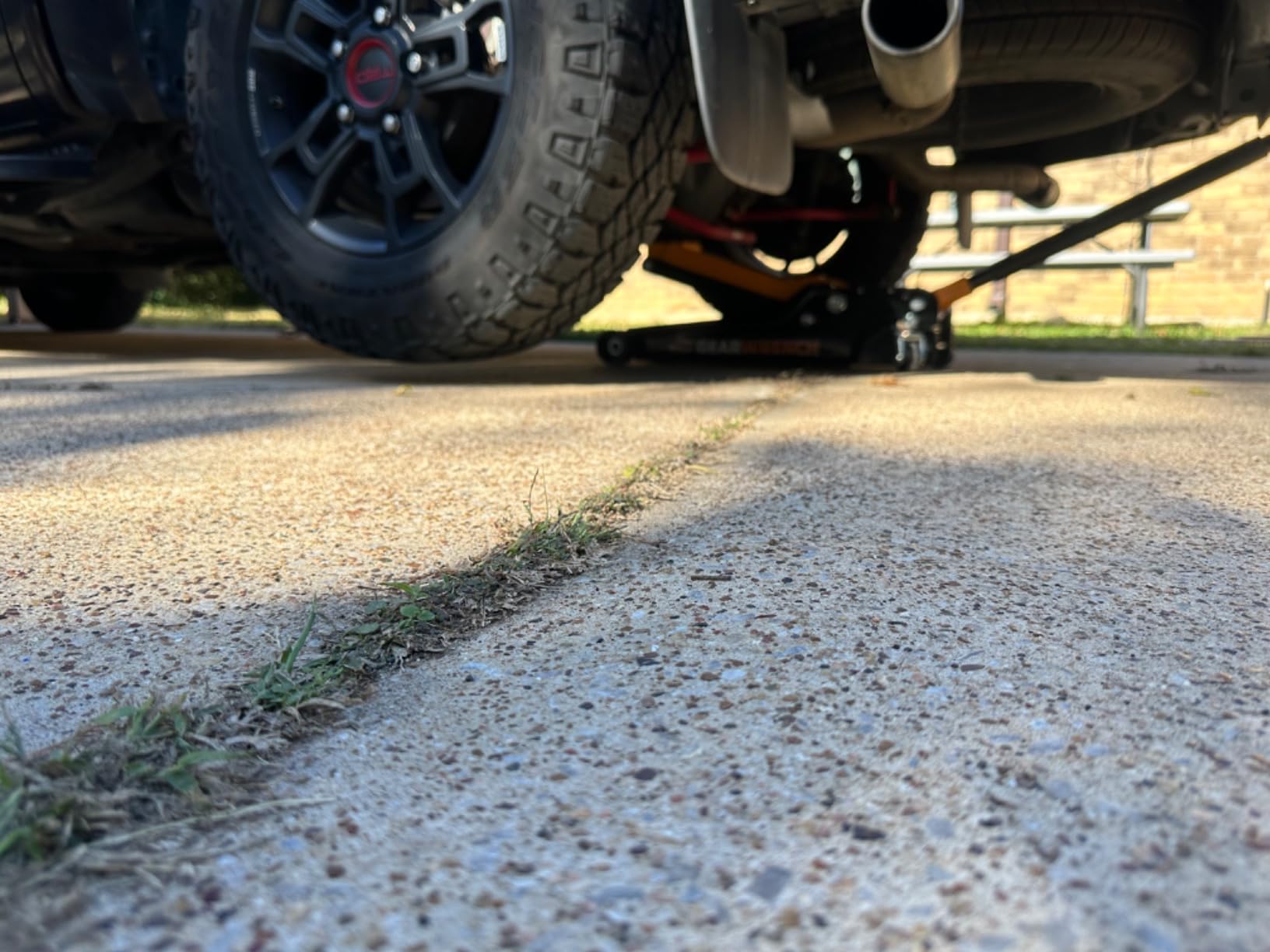GEARWRENCH 3.5 Ton Low Profile Floor Jack | GWLPFJ3T customer photo 1