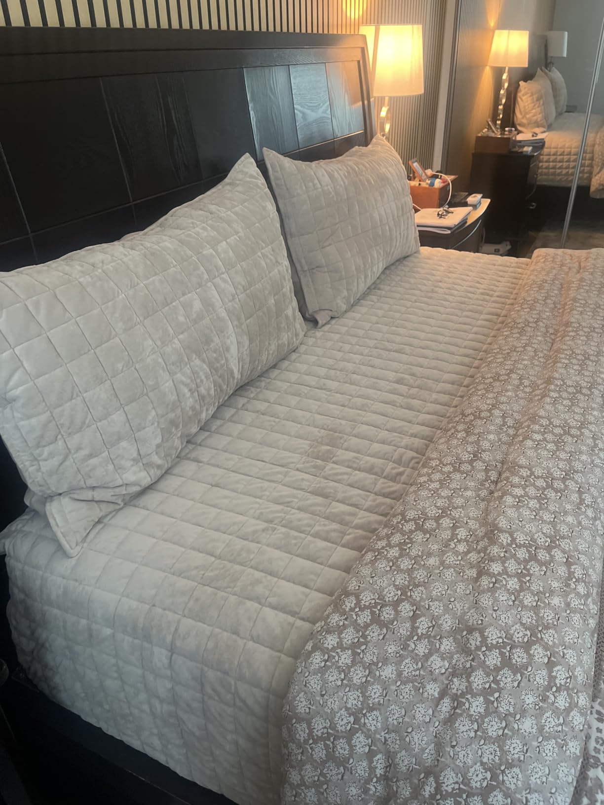 RECYCO Luxury Velvet Quilt Set King Size Bedding Sets, Ultra Soft Velvet Comforter Set, Lightweight Channel Box Stitch Oversized Bedspread Coverlet for All Season, with 2 Shams, Beige customer photo 2