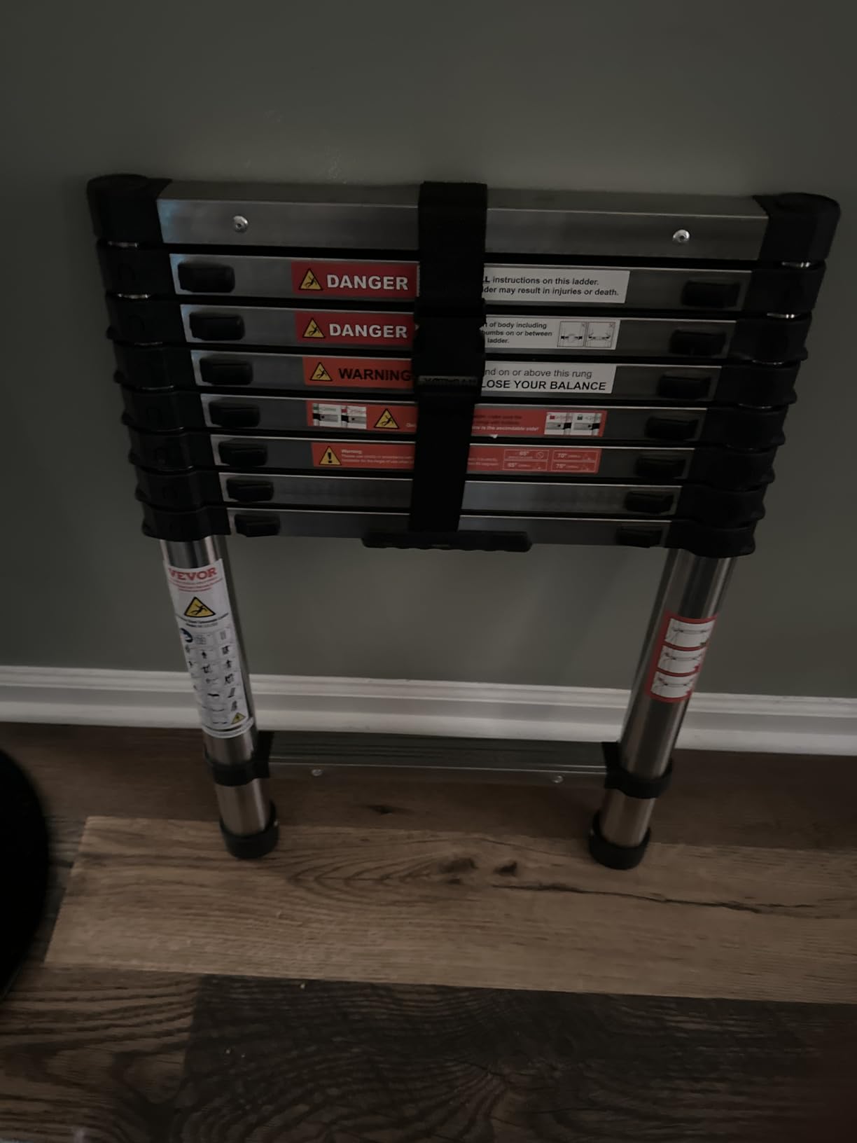 VEVOR Telescoping Ladder 10.5 FT Aluminum Extension Ladder (375 LBS Capacity, One-Button Retraction, Collapsible & Portable with Non-Slip Feet for Home, RV, Loft, ANSI Listed) customer photo 1